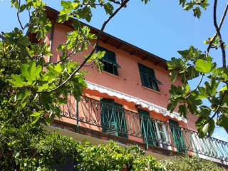 Casa vacanze in Liguria vicino alle Cinque Terre con giardino recintato privato