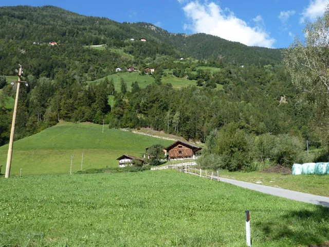 La passeggiata dei Masi dello Scudo in Val Passiria con il cane 