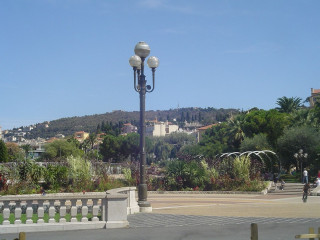 Nizza con il cane - Les jardins de Place Masséna - Foto Wikimedia
