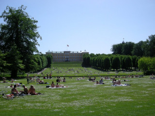 Il Parco Frederiksberg - Ph. Credits: Malouette from Frederiksberg / Copenhagen, Denmark (Summer in my neighbourhood) [CC BY 2.0 (https://creativecommons.org/licenses/by/2.0)], via Wikimedia Commons