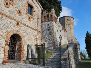 Castello di Montebello, cani ammessi - Ph. Credits: castellodimontebello.com