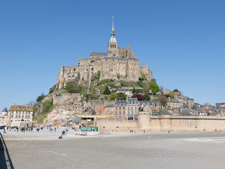 Mont St Michel - Ph. Credits: Antoine Lamielle [CC BY-SA 4.0 (https://creativecommons.org/licenses/by-sa/4.0)], from Wikimedia Commons