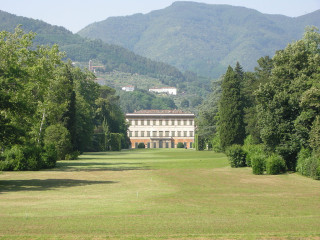 Villa Reale di Marlia, cani ammessi - Ph. credits: I, Sailko [GFDL (http://www.gnu.org/copyleft/fdl.html), CC-BY-SA-3.0 (http://creativecommons.org/licenses/by-sa/3.0/) or CC BY 2.5 (https://creativecommons.org/licenses/by/2.5)]