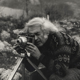 Mario Giacomelli, fotografato da M. Martino negli anni '80