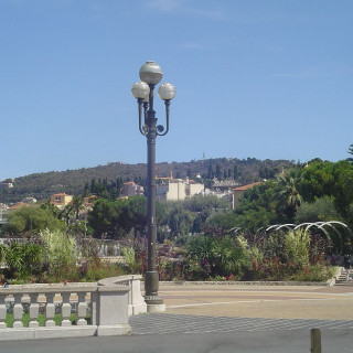Nizza con il cane - Les jardins de Place Masséna - Foto Wikimedia